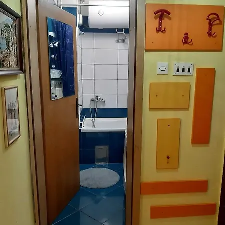 Διαμέρισμα Adela *