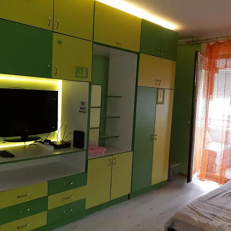 Διαμέρισμα Adela *