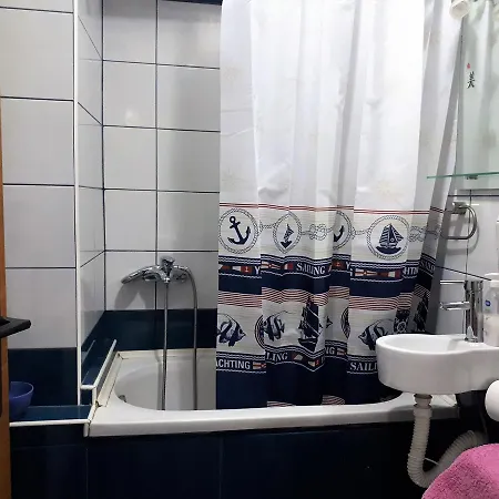 Διαμέρισμα Adela *